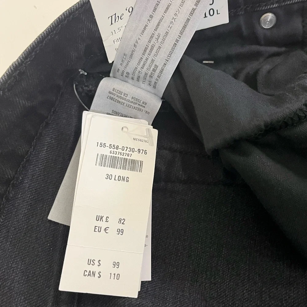 Abercrombie & Fitch A&F The 90’s Straight Ultra‎ High Rise Black Jean Size 30 L